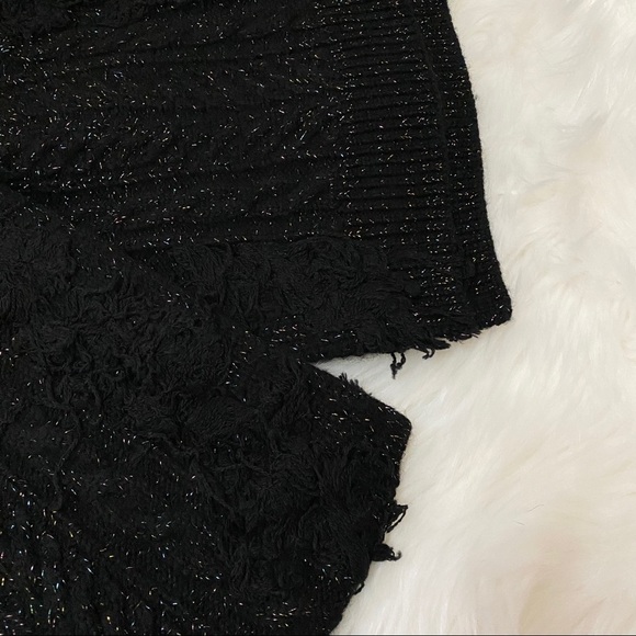 UGG Cable Fringe Scarf Blk Metallic $145 - Picture 5 of 7